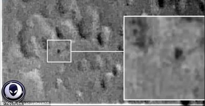 ​美国望远镜观测月球表面时发现怀疑是UFO的神秘三角状黑色物体盘旋