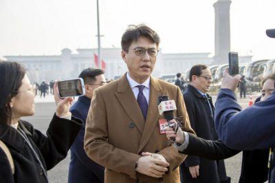 全国政协委员靳东谈短视频:大多数缺乏价值