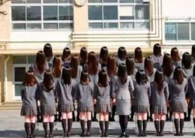 一张吓死了30万人的图片只有第一排的人有影子