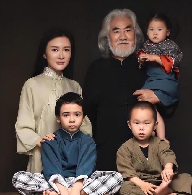 72岁张纪中再当爸!张纪中42岁妻子已怀孕50天