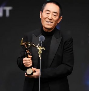 这一夜,被笑不露齿的蒋勤勤惊艳,身材丰满有料艳压群芳