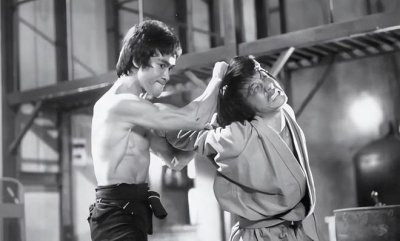 成龙服老了?新片不再执着动作片,搭档彭昱畅,转型走温情路线