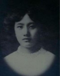 董竹君简介(董竹君《我的一个世纪》)