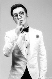 李咏和李雪健同一样癌症鼻咽癌不过李雪健治愈李咏去世