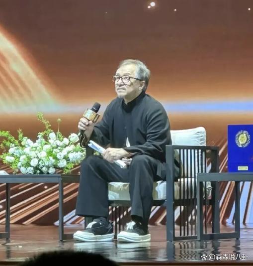 大师兄洪金宝怒怼说成龙老的网友:谁会不老?健康就行!