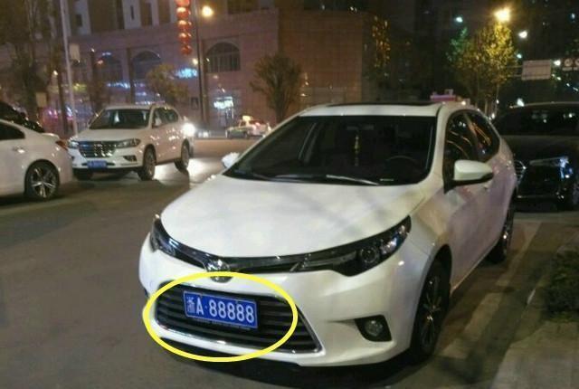 浙A88888居然挂在10万的丰田车上，与迈巴赫同款！-