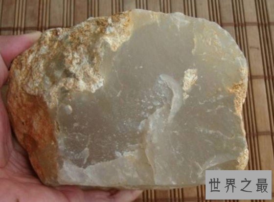 世界上最大的玉原石,足足有2间房子那么大