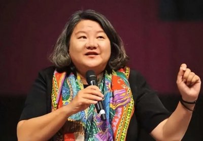 洪晃:43岁遇到高中学历的第四任丈夫,当后妈,领养女儿,过得咋样