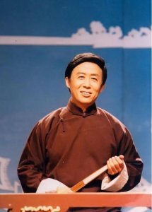 著名评书艺术家田连元:晚年丧子,如今靠轮椅出行还在坚持工作