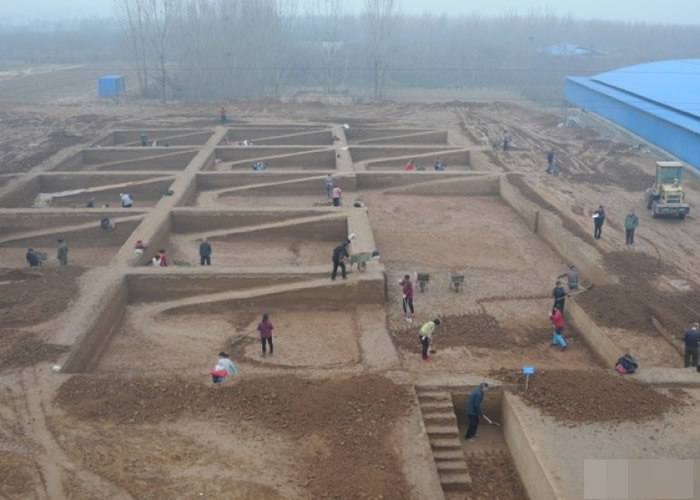 河南省文物考古研究院等单位对曹操高陵陵园及建筑遗迹进行发掘。