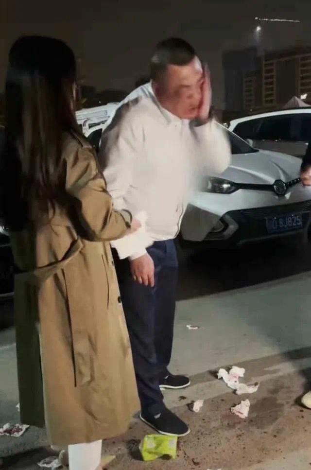 西南二手车风向标、300多万粉丝大网红彬彬车行因出售事故车翻车了？直播打耳光扇到口鼻流血！-