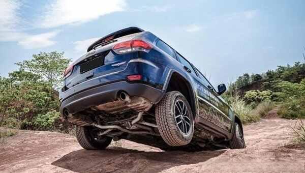 大切诺基3.0和3.6如何选?大切诺基3.0动力爬坡怎么样-