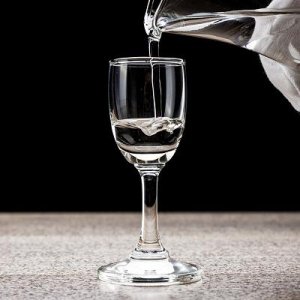 酿葡萄酒时容器装多少(酿葡萄酒可以用不锈钢容器吗)