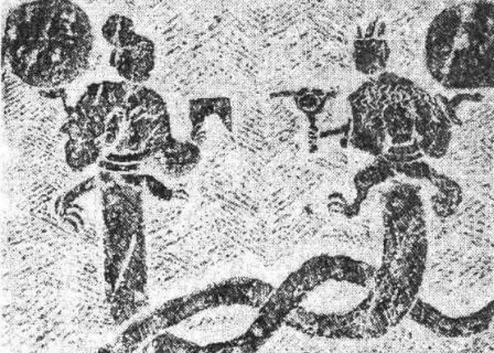 不少出土的伏羲女娲形像都是人首蛇身。