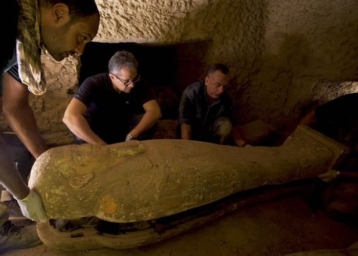 埃及尘封2500年古棺出土 铭文彩绘清晰鲜艳