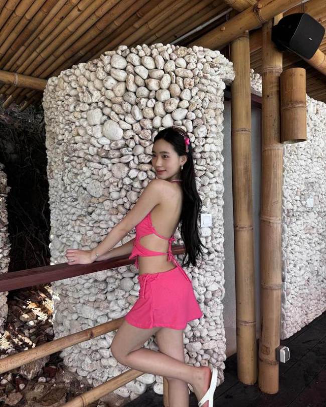 小S二女儿真实身材曝光 没修图的腿获得好评