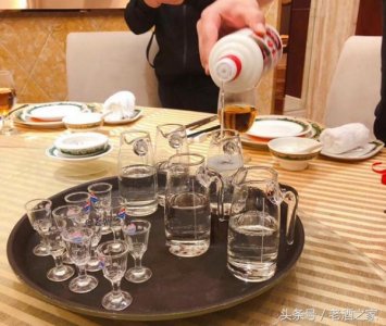 茅台酒最后一点倒不出来(茅台瓶最后一点酒)