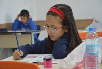 为什么我没办法一边听歌一边聊天,是因为笨吗?