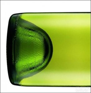 ​红酒年份久了会有沉淀物吗？红酒年份久的好还是新的好