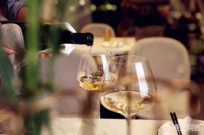 ​吃螃蟹可以喝葡萄酒吗(吃螃蟹喝葡萄酒能中毒吗)