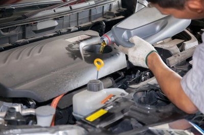 汽车机油6个月一定要换吗(私家车最好多久换一次机油)