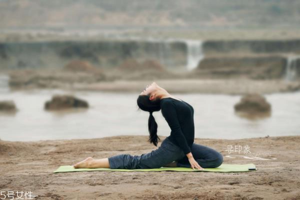 练瑜伽头晕什么原因 练瑜伽时头晕这样做 练瑜伽头晕什么原因 练瑜伽时头晕这样做