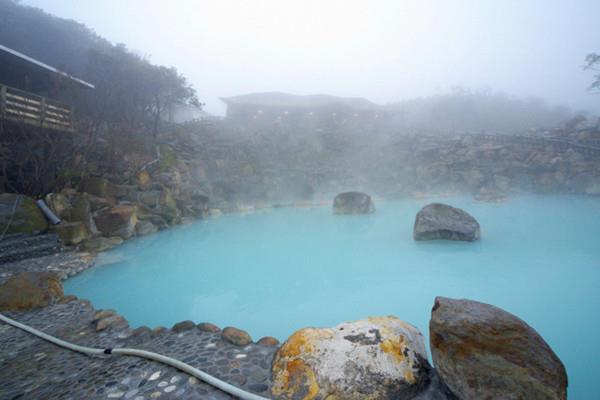 泡温泉是饭前好还是饭后好 泡温泉孕妇可以泡吗 泡温泉是饭前好还是饭后好 泡温泉孕妇可以泡吗
