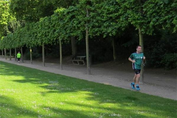 慢跑和打羽毛球哪个更减肥 慢跑和打羽毛球哪个消耗大 慢跑和打羽毛球哪个更减肥 慢跑和打羽毛球哪个消耗大