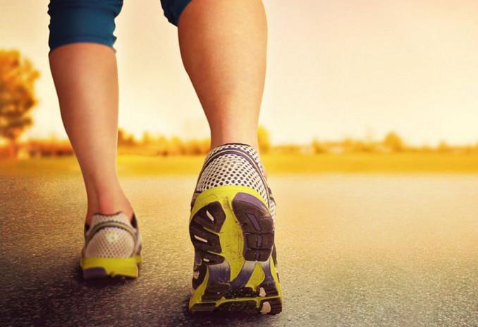 夜跑3小时尿液呈酱油色 夜跑好还是晨跑好 夜跑3小时尿液呈酱油色 夜跑好还是晨跑好