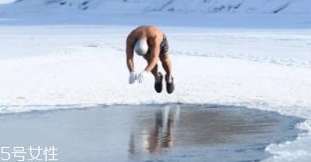 冬泳湿气入体怎么办?跑步能排除湿气 冬泳湿气入体怎么办?跑步能排除湿气