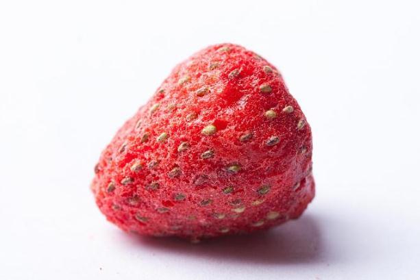 草莓干和冻干草莓什么区别 冻干草莓脆是怎么做的 草莓干和冻干草莓什么区别 冻干草莓脆是怎么做的