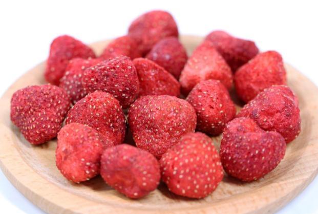 草莓干和冻干草莓什么区别 冻干草莓脆是怎么做的 草莓干和冻干草莓什么区别 冻干草莓脆是怎么做的