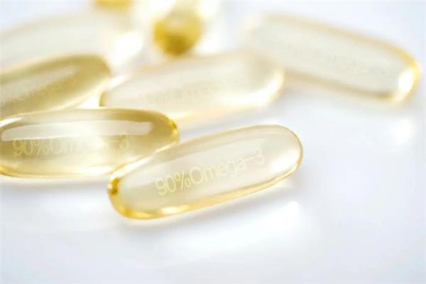 鱼油胶囊可以空腹服用吗 吃鱼油胶囊要注意什么 鱼油胶囊可以空腹服用吗 吃鱼油胶囊要注意什么