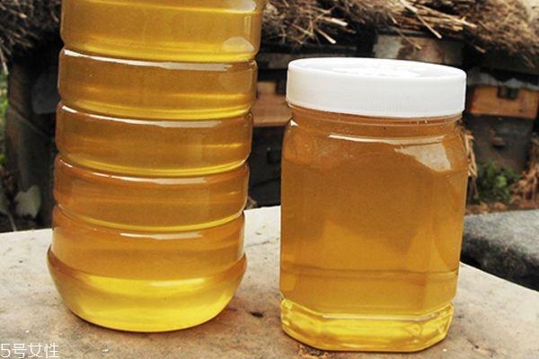 蜂蜜尝起来会苦吗 蜂蜜尝起来像什么 蜂蜜尝起来会苦吗 蜂蜜尝起来像什么