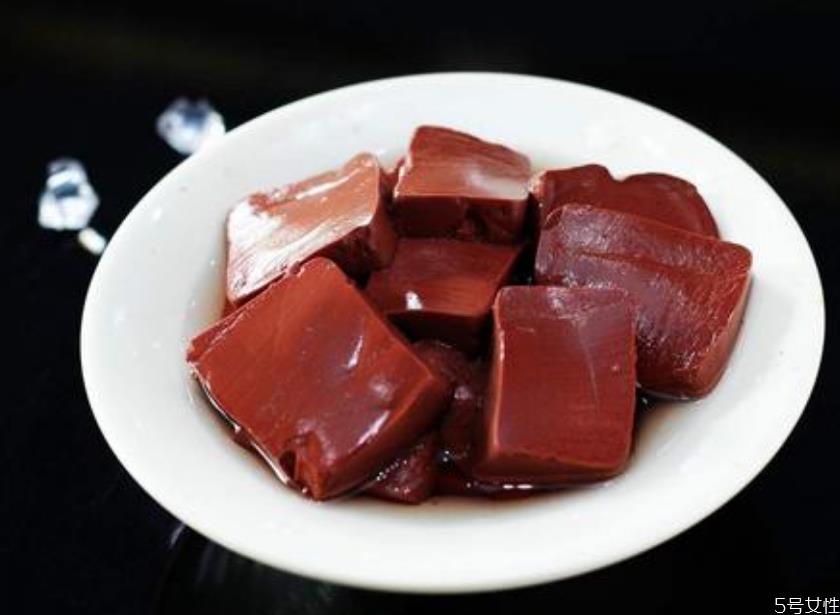 猪血和鸭血可以一起吃吗 猪血和鸭血有什么区别 猪血和鸭血可以一起吃吗 猪血和鸭血有什么区别