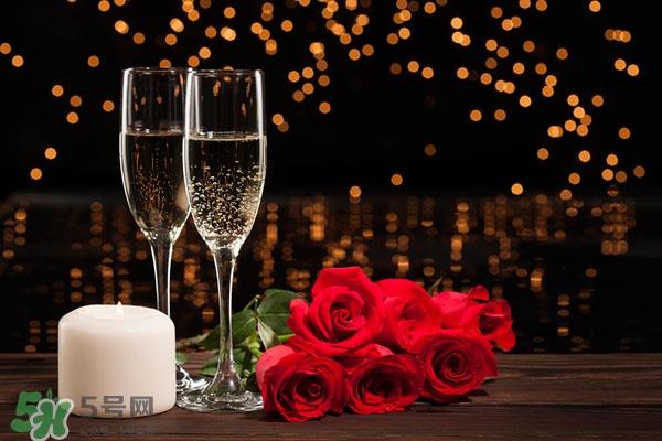 喝了红酒可以吃榴莲吗 红酒和榴莲能一起吃吗 喝了红酒可以吃榴莲吗 红酒和榴莲能一起吃吗