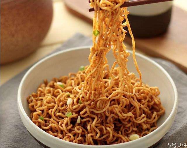 减肥期间可以吃泡面吗 吃泡面不胖小妙招 减肥期间可以吃泡面吗 吃泡面不胖小妙招