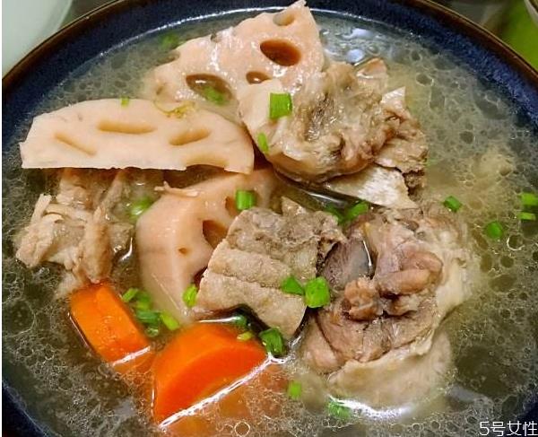 莲藕排骨汤怎么做好喝 莲藕排骨汤用什么藕 莲藕排骨汤怎么做好喝 莲藕排骨汤用什么藕
