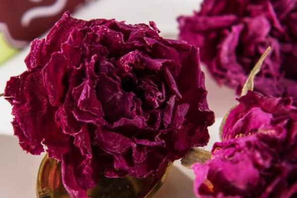 玫瑰茶男人能喝吗 玫瑰茶男人喝了有什么好处 玫瑰茶男人能喝吗 玫瑰茶男人喝了有什么好处