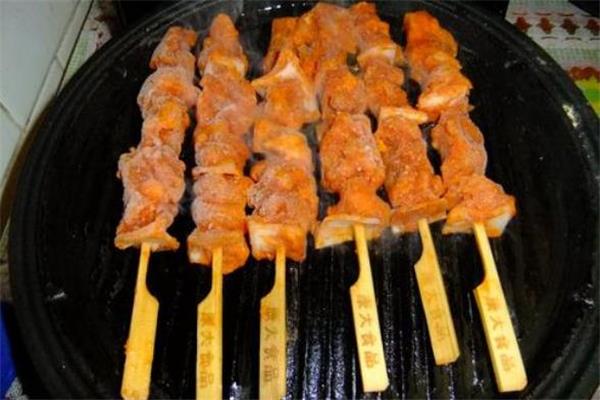 骨肉相连是什么肉做的 骨肉相连是猪肉还是鸡肉 骨肉相连是什么肉做的 骨肉相连是猪肉还是鸡肉