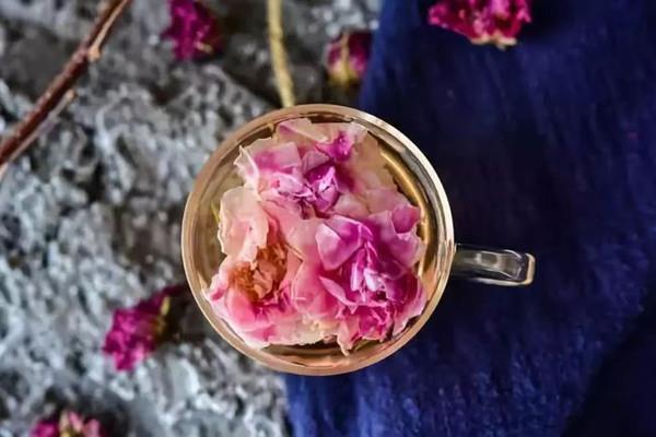 玫瑰花茶能和枸杞一起喝吗 玫瑰花茶能和西洋参一起泡水喝吗 玫瑰花茶能和枸杞一起喝吗 玫瑰花茶能和西洋参一起泡水喝吗