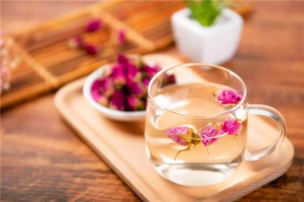 玫瑰花茶能和枸杞一起喝吗 玫瑰花茶能和西洋参一起泡水喝吗 玫瑰花茶能和枸杞一起喝吗 玫瑰花茶能和西洋参一起泡水喝吗