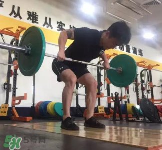 杠铃划船练哪里?杠铃划船重量怎么选?