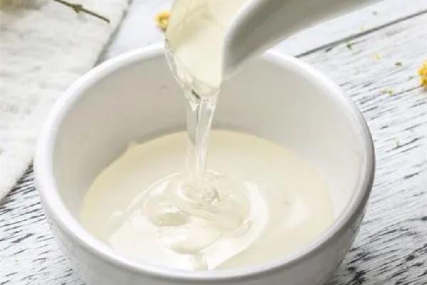 槐花蜜是结晶的好还是不结晶的好 槐花蜜怎么分辨真假 槐花蜜是结晶的好还是不结晶的好 槐花蜜怎么分辨真假