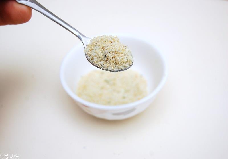 山葵和芥末的区别 山葵粉怎么磨 山葵和芥末的区别 山葵粉怎么磨