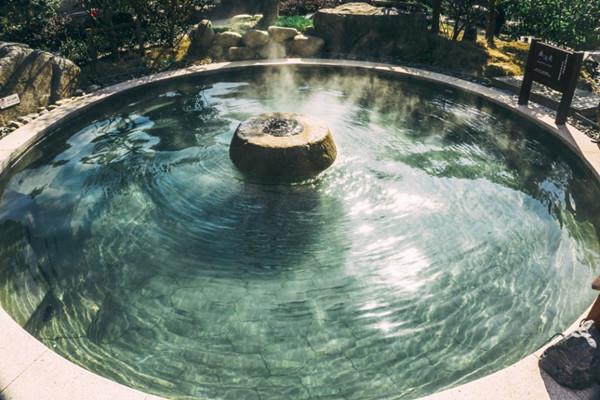 泡温泉要泡多久 泡温泉能化妆吗 泡温泉要泡多久 泡温泉能化妆吗