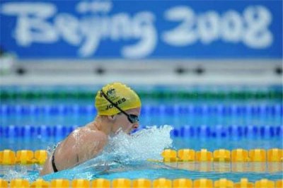 蛙泳换气不下沉的技巧 动作要标准