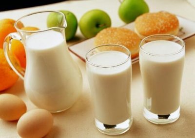 ​纯牛奶喝多了有什么坏处？什么人不适合喝纯牛奶？