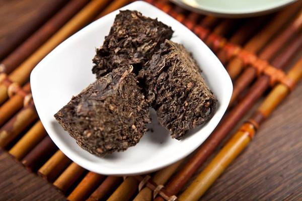 黑茶可以隔夜喝吗 黑茶发霉了还能喝吗 黑茶可以隔夜喝吗 黑茶发霉了还能喝吗