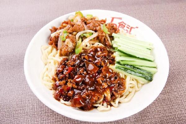 炸酱面是哪里的特色 炸酱面属于什么菜系